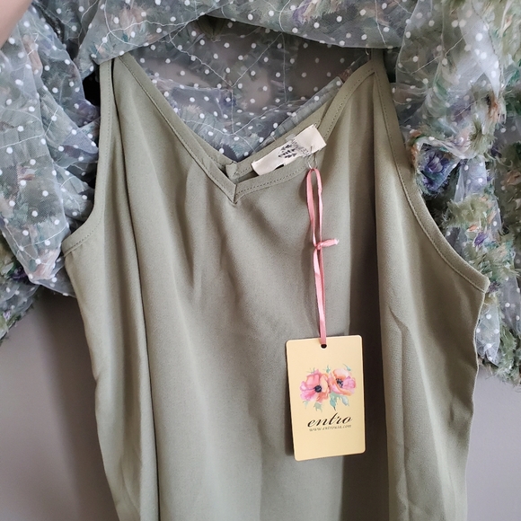 Entro NWT Sheer Textured Floral Polka Dot Blouse with Cami‎ Size Small in Green - Picture 6 of 11